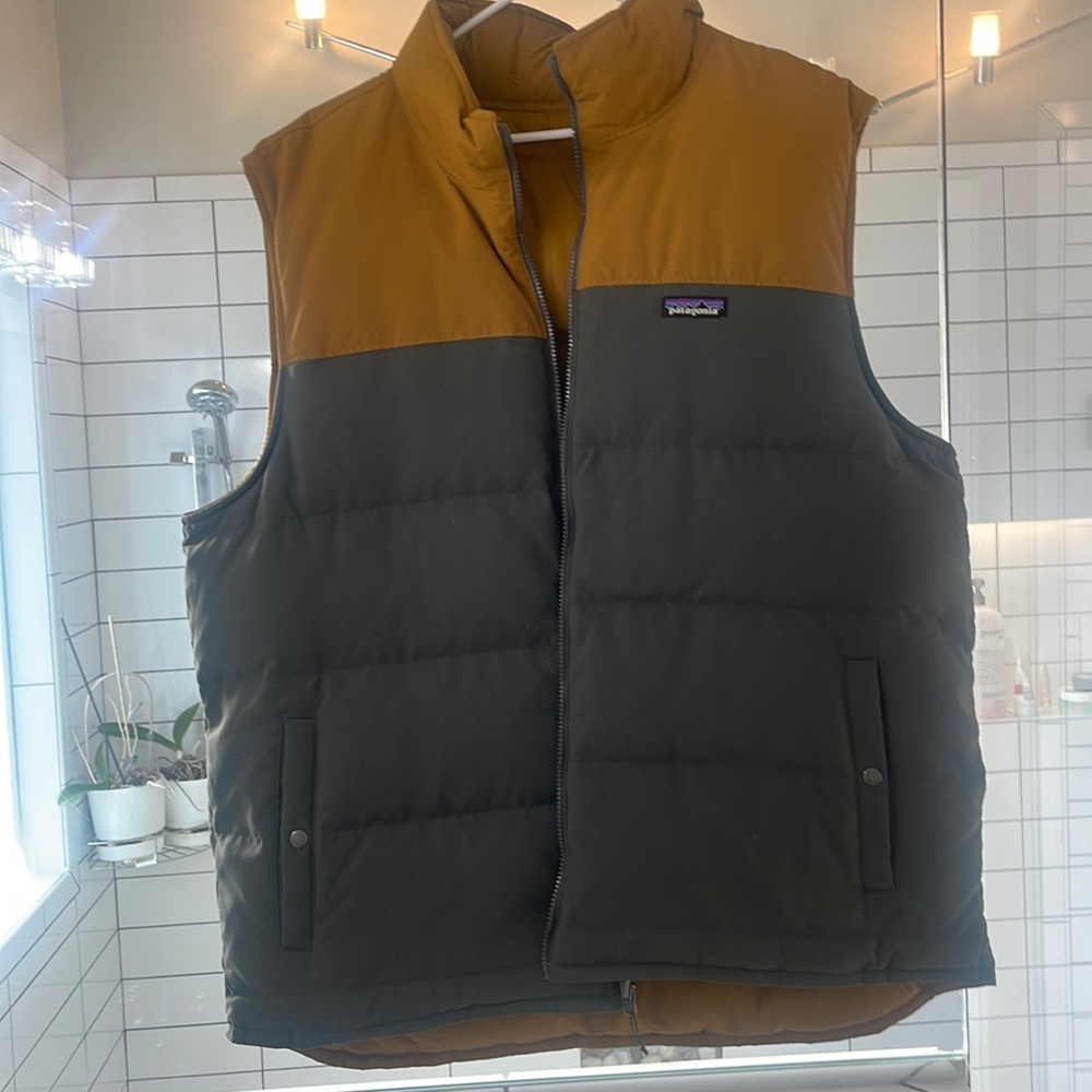 Mens Patagonia puffer vest nylon with duck down mustard gray reversible